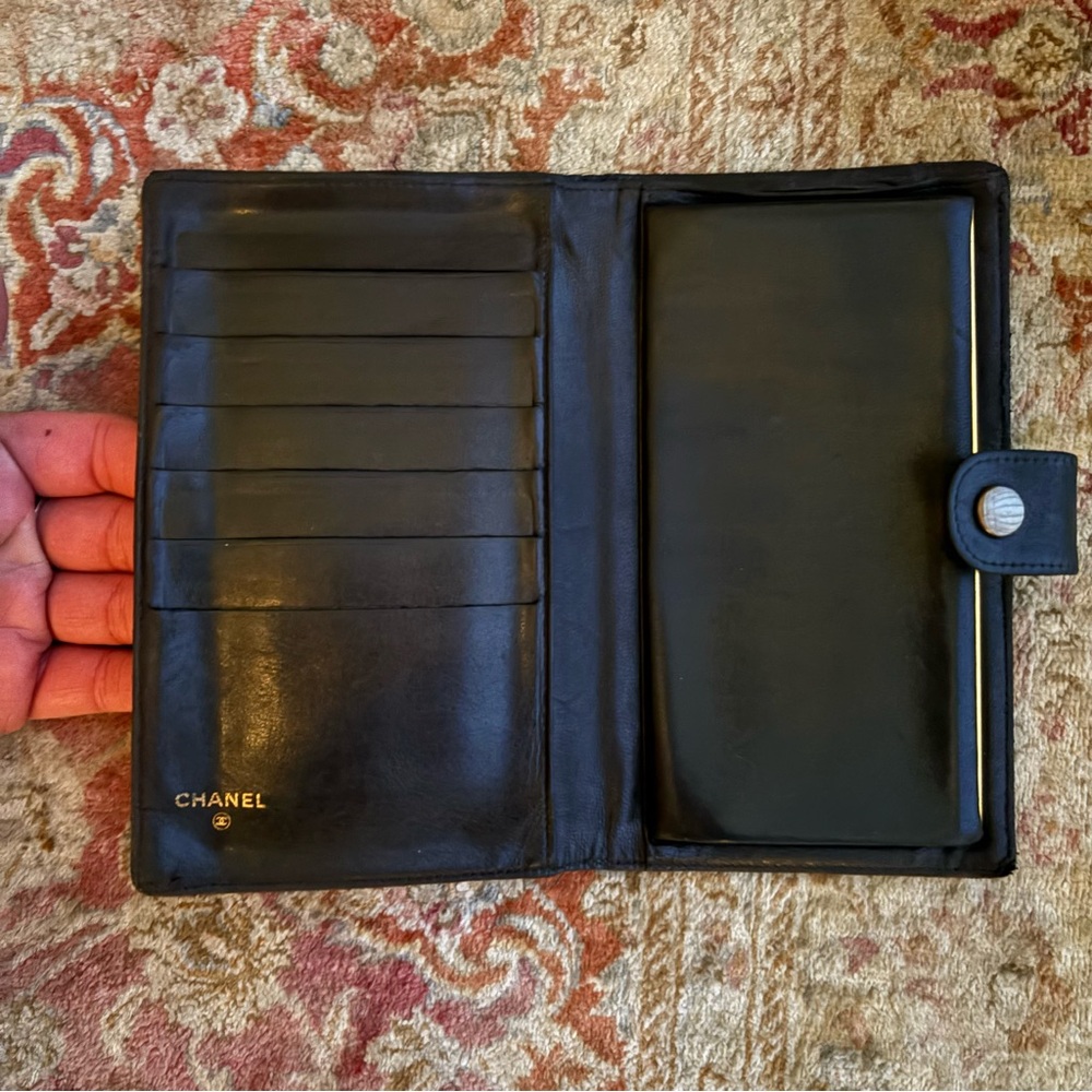 CHANEL Classic Black Leather Clutch - Picture 5 of 16